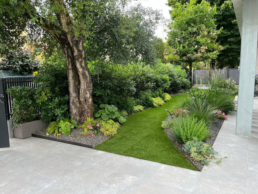 Giardino ordinato e pratico, facile manutenzione