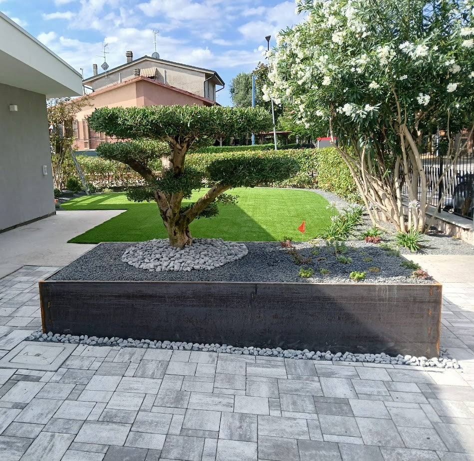 Giardini in case moderne di design