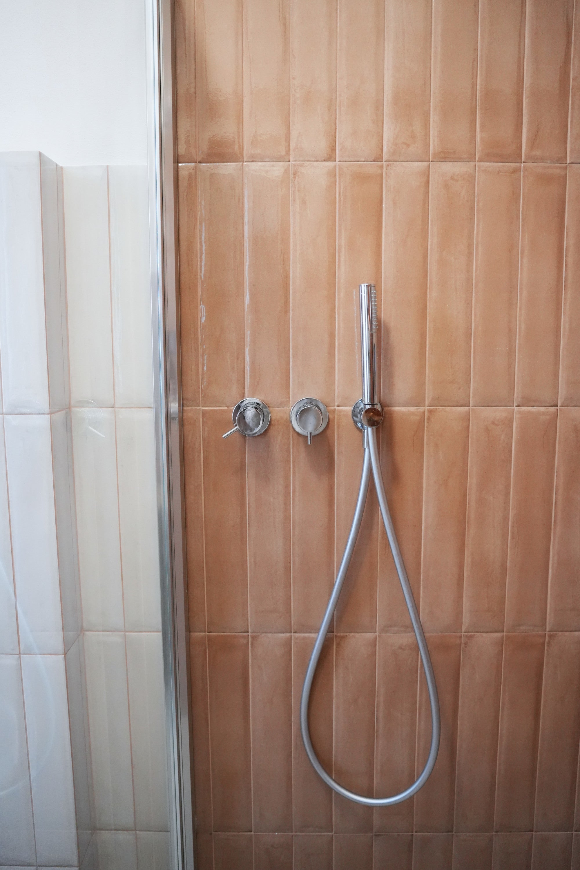 Materiali moderni e resistenti per rivestimento bagni