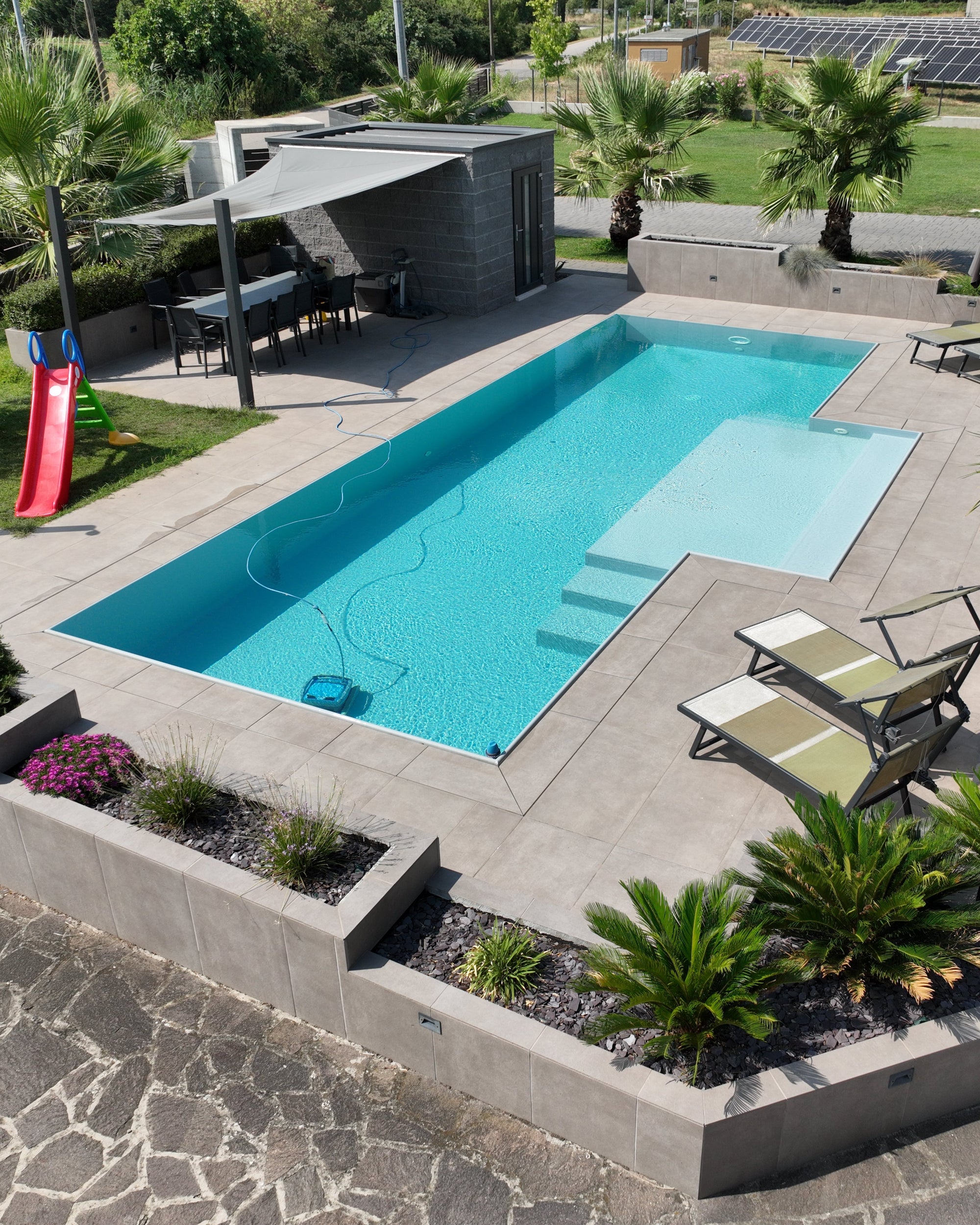 Piscina a sfioro Zavatti piscine design moderno